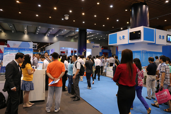 2015第一屆科創(chuàng)會(huì)現(xiàn)場(chǎng)人潮涌動(dòng)